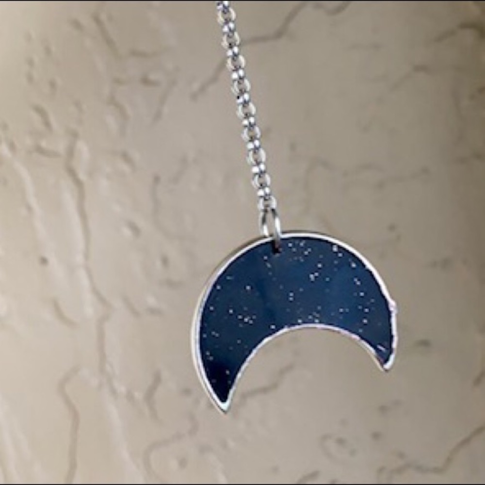 Black resin & glitter moon steel lariat necklace - Picture 4 of 11